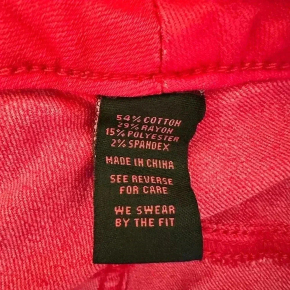 NWOT Never Worn Torrid Jeans in Red - Picture 5 of 6